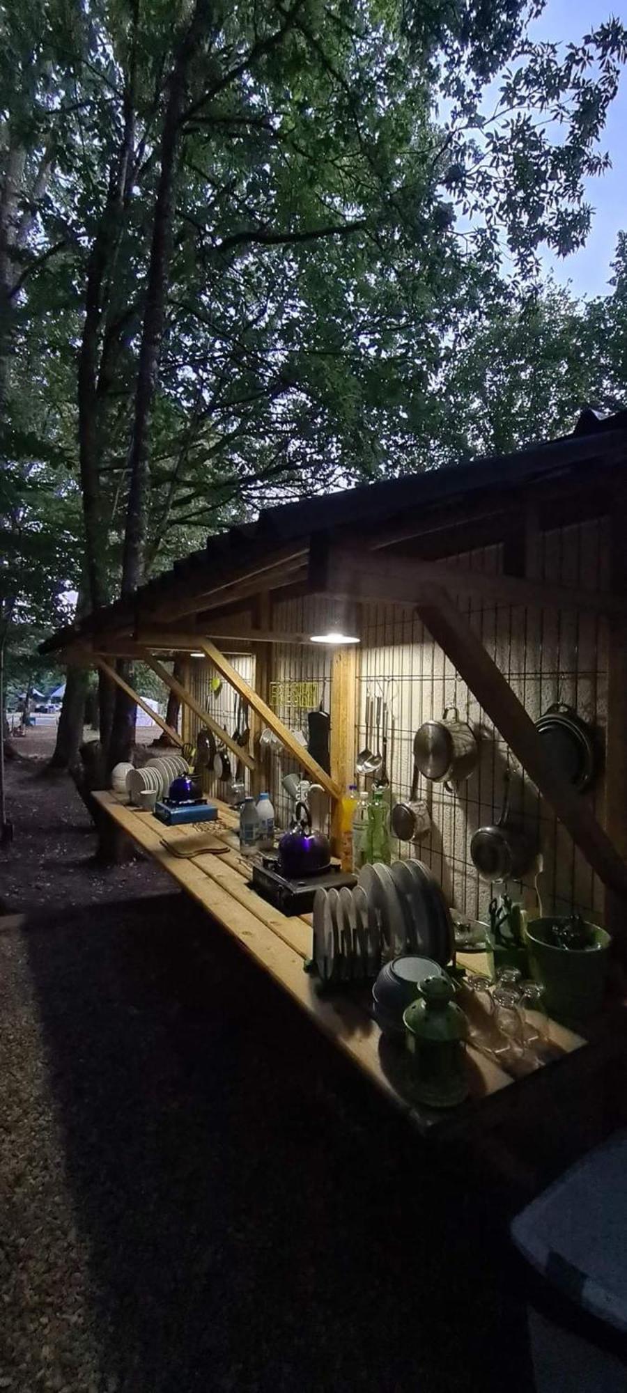 Camping Sous Les Belles Etoiles Peyrilhac Exterior foto