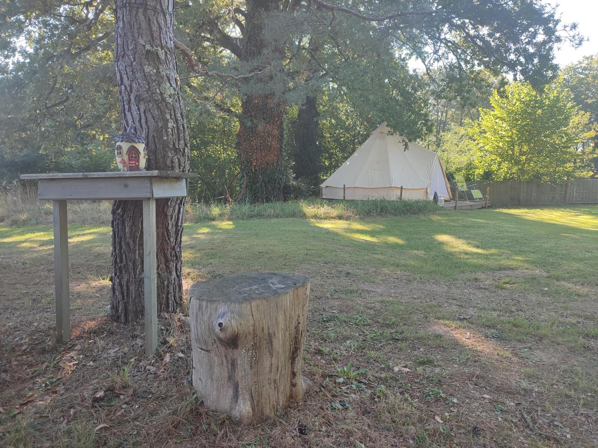 Camping Sous Les Belles Etoiles Peyrilhac Exterior foto