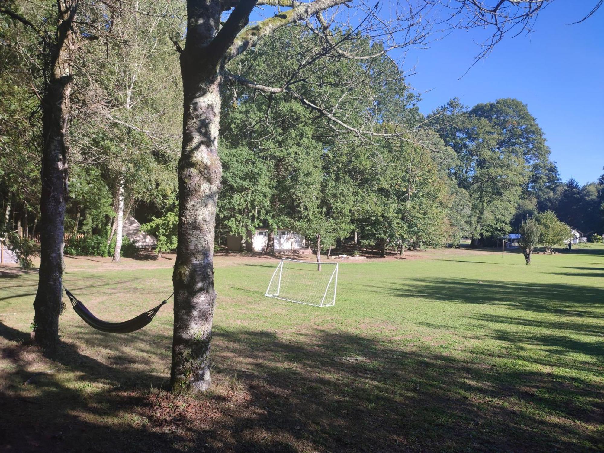 Camping Sous Les Belles Etoiles Peyrilhac Exterior foto